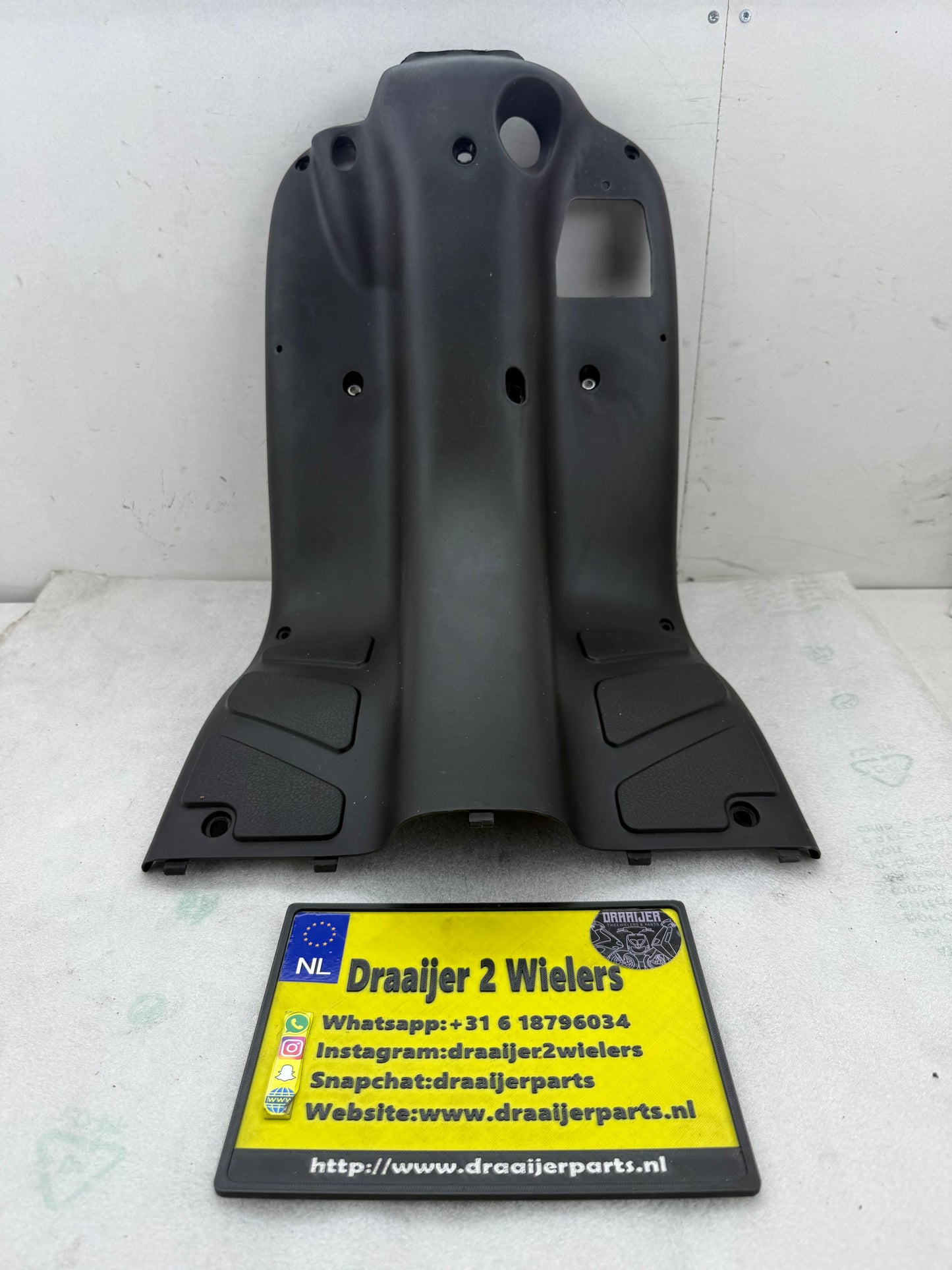 Piaggio TPH 125 beenschild NIEUW (nos)