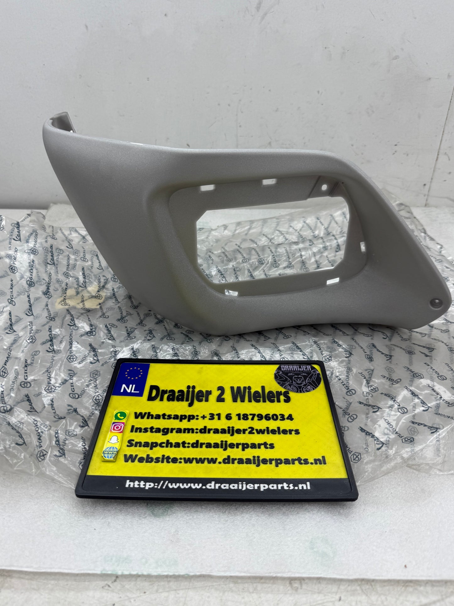 Gilera Runner radiateurkap grijs links NIEUW (nos)
