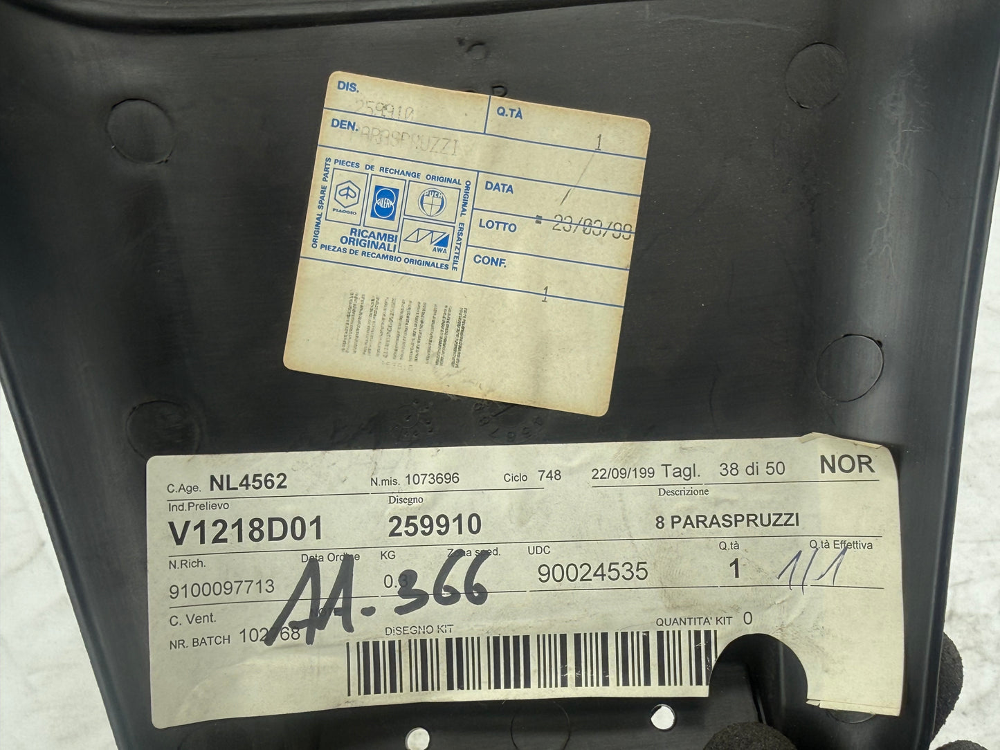 Piaggio Quartz kenteken spatbord NOS