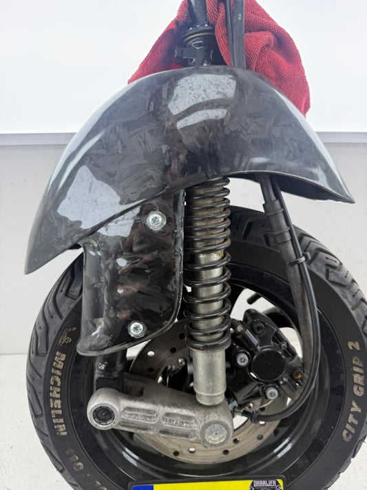 Piaggio Zip SP 2000 voorvork origineel met Piaggio MP3 voorvelg en carbon spatbordset
