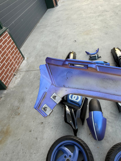 Gilera Runner violet kappenset met wielen 125cc 180cc.