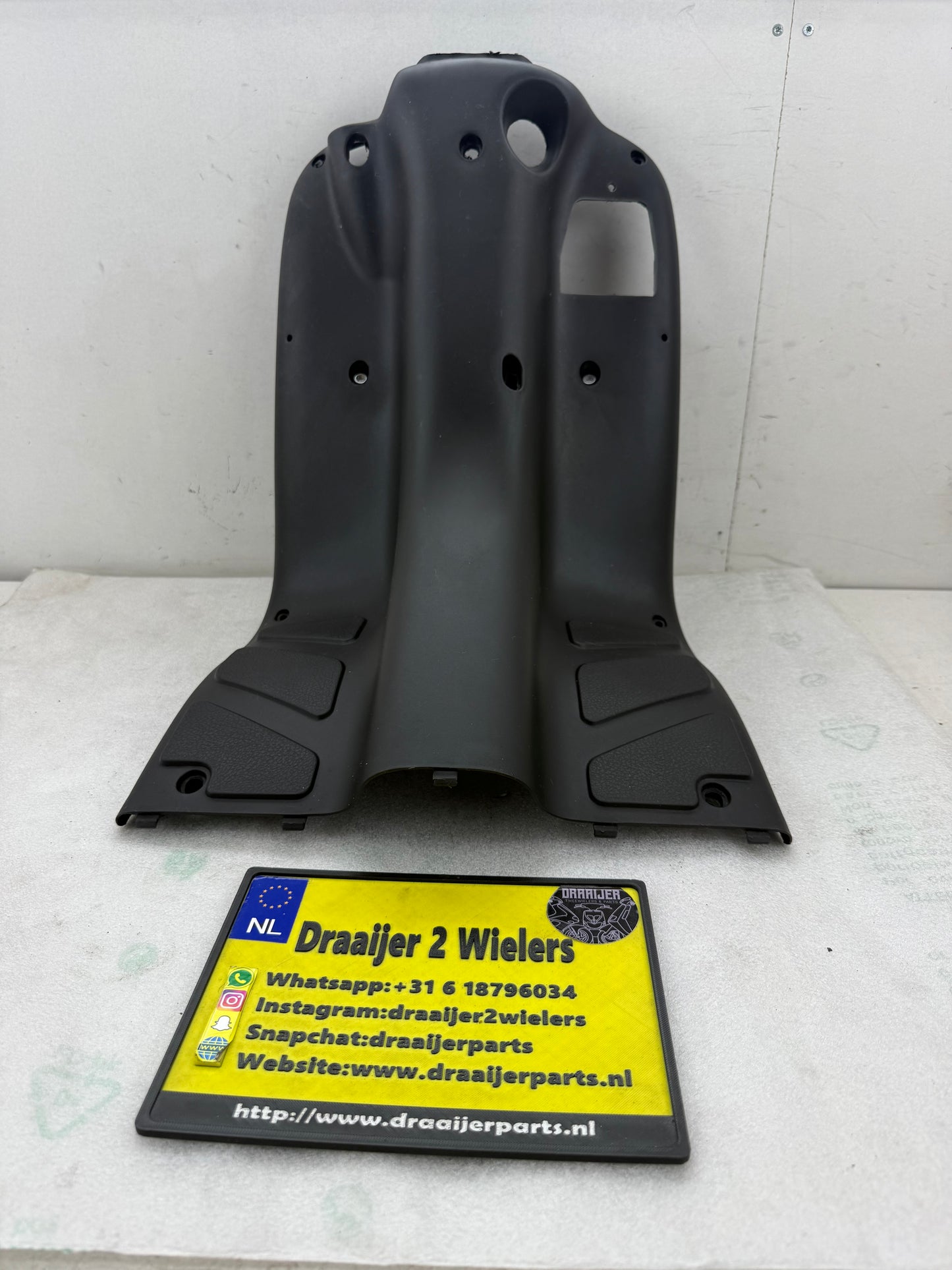 Piaggio typhoon 125 beenschild NIEUW (nos)