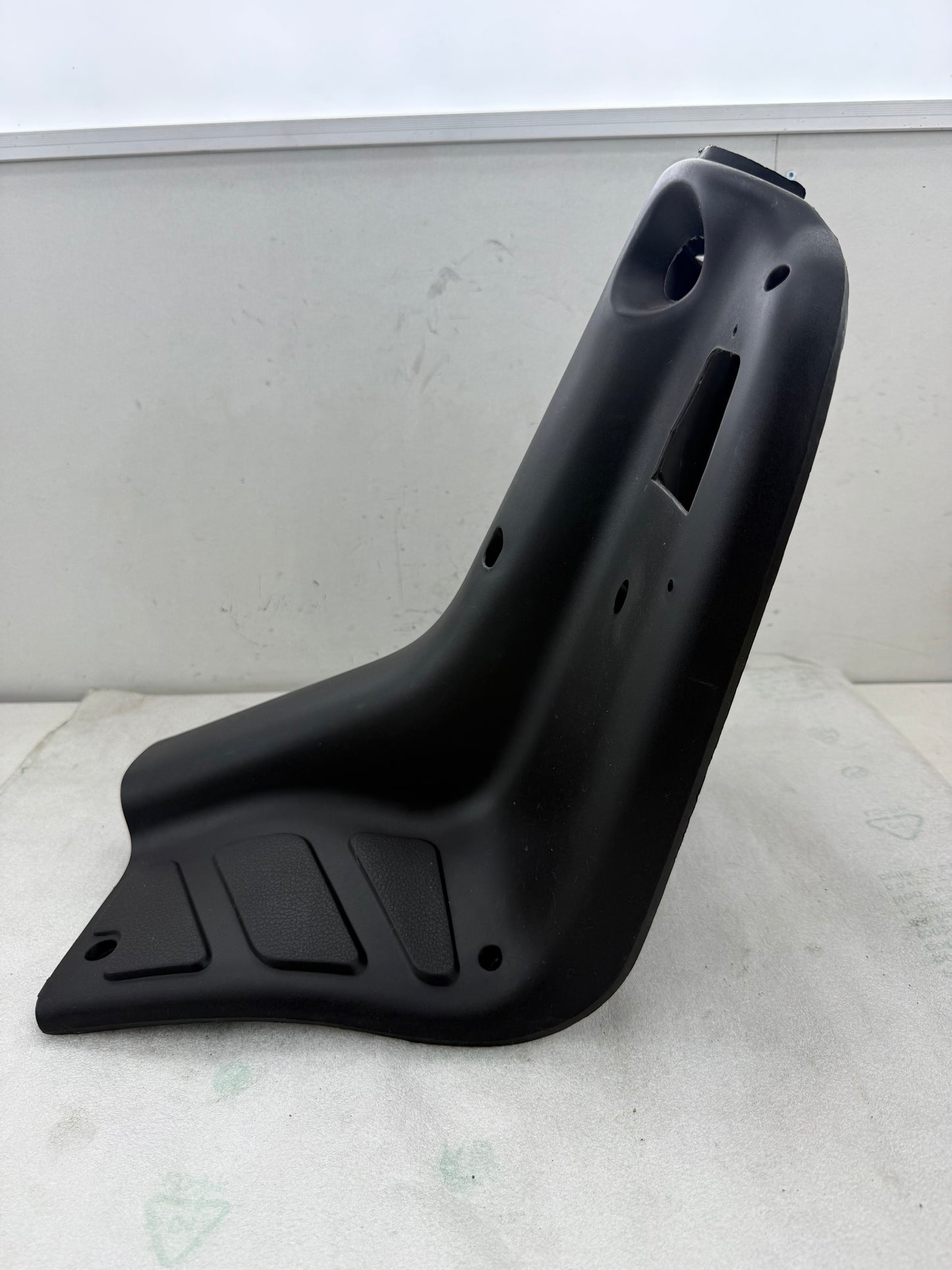 Piaggio typhoon 125 beenschild NIEUW (nos)