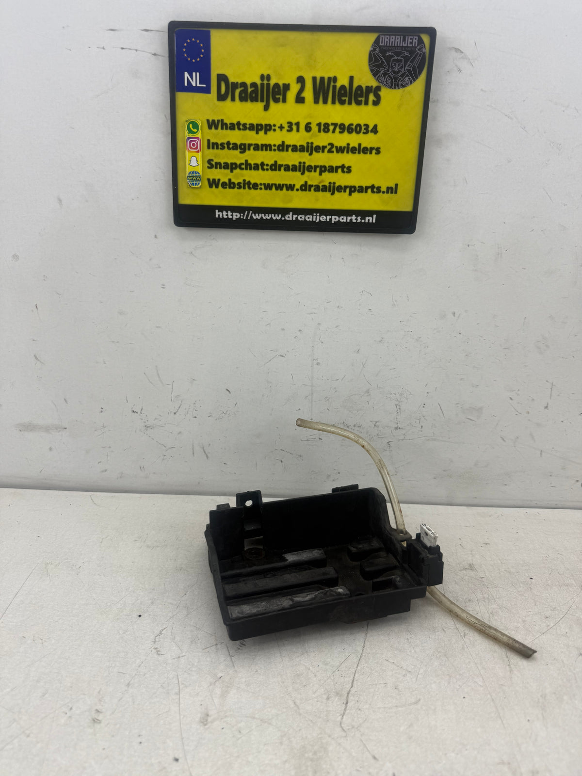 Gilera Runner SD accubak onder de benzinetank