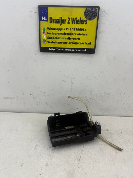 Gilera Runner SD accubak onder de benzinetank