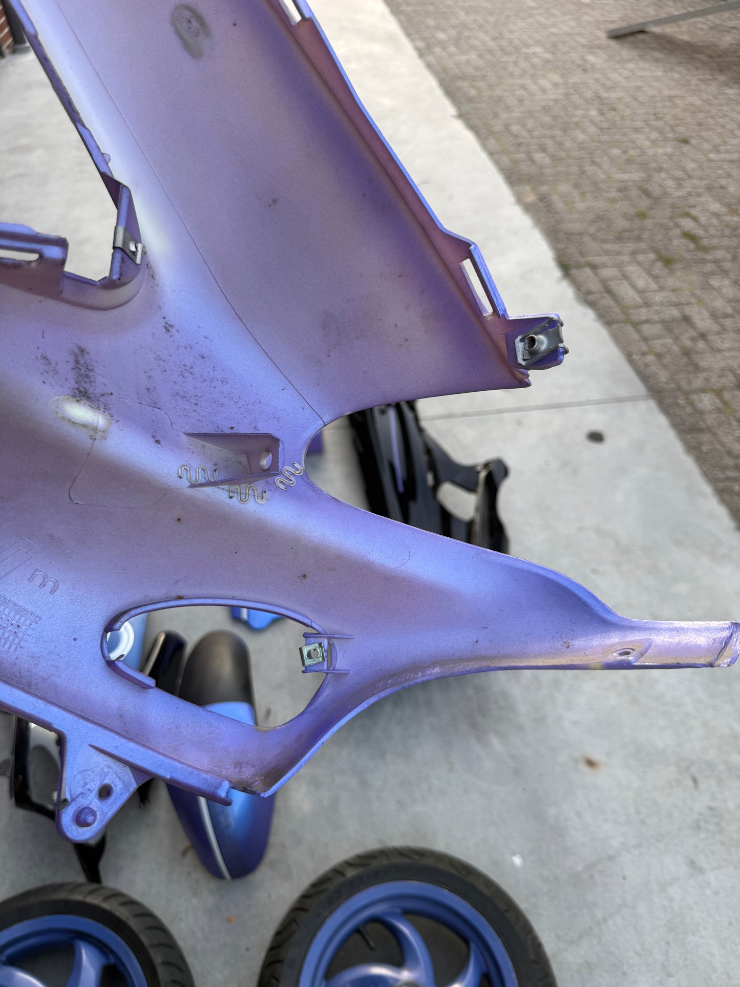Gilera Runner violet kappenset met wielen 125cc 180cc.