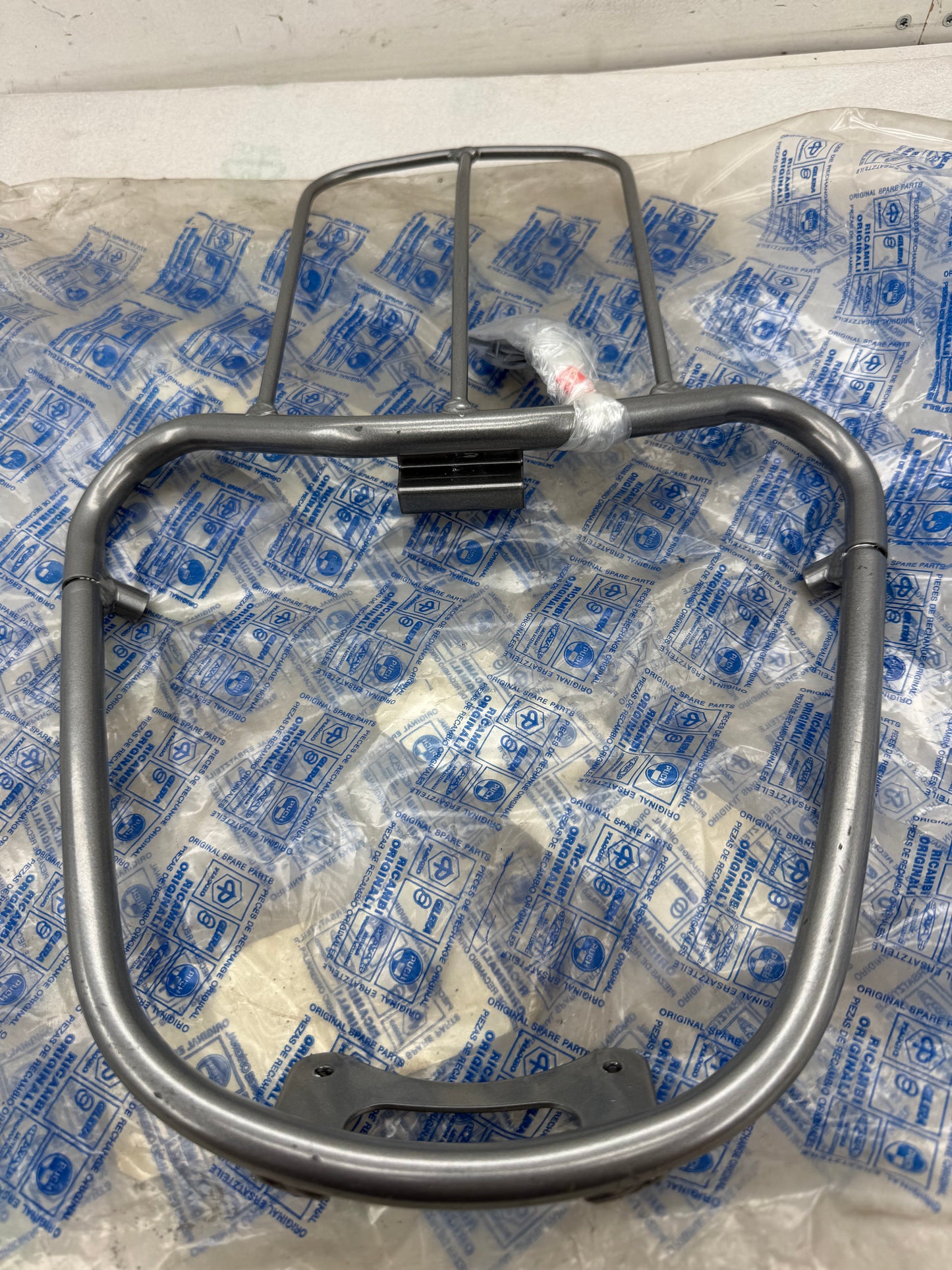 Piaggio TPH voorkapbeugel NIEUW (nos)