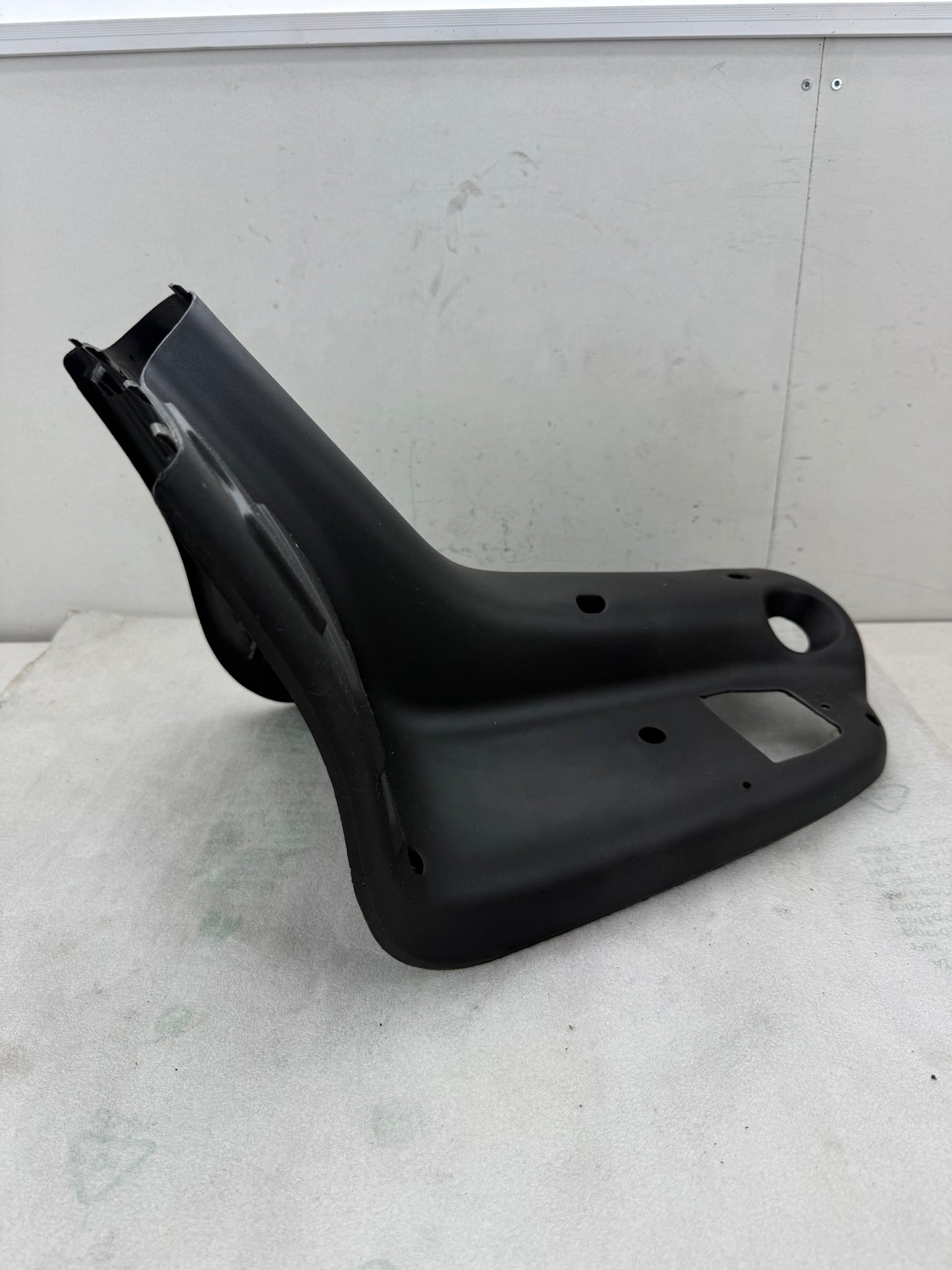 Piaggio TPH 125 beenschild NIEUW (nos)