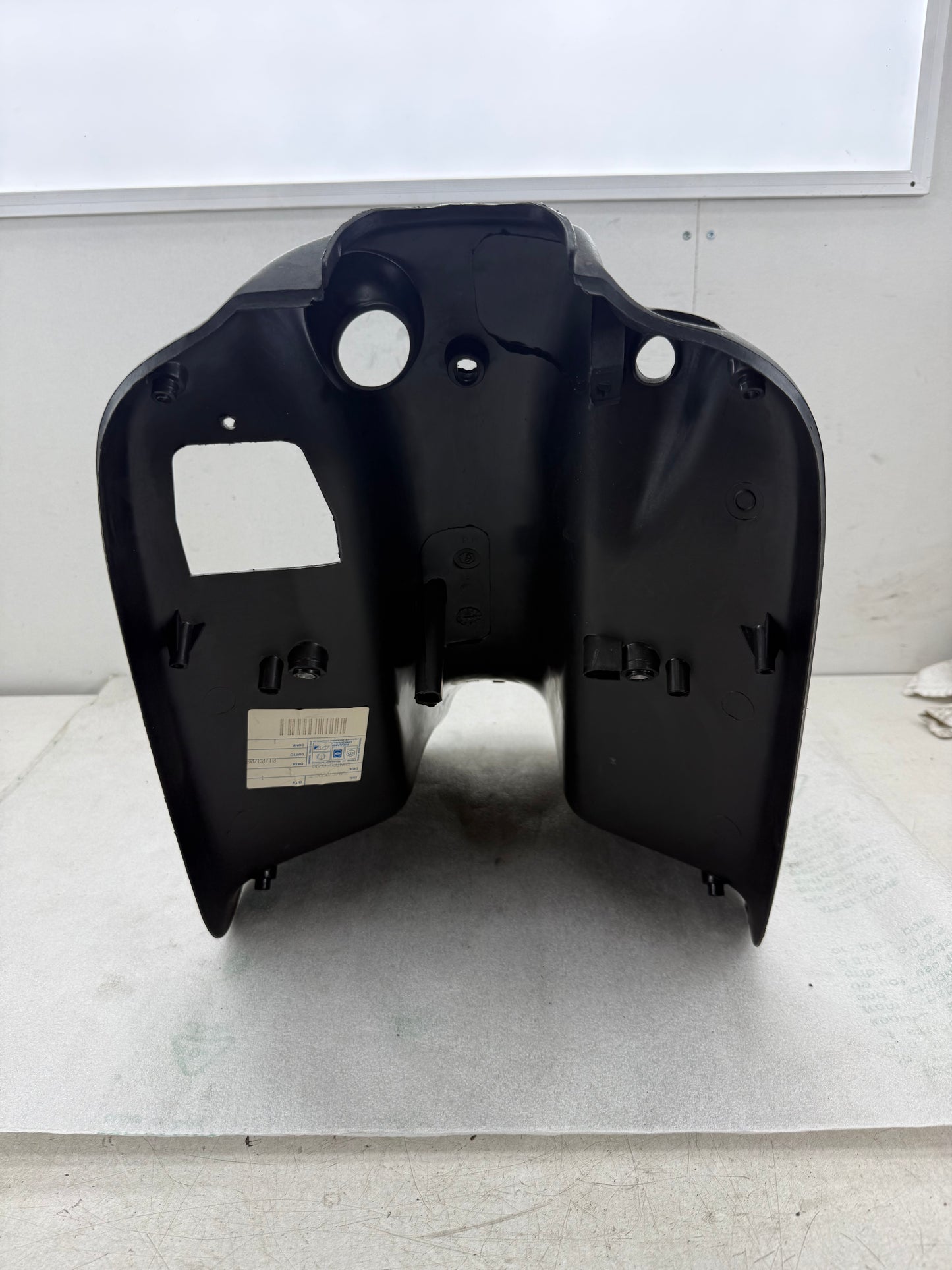 Piaggio TPH 125 beenschild NIEUW (nos)