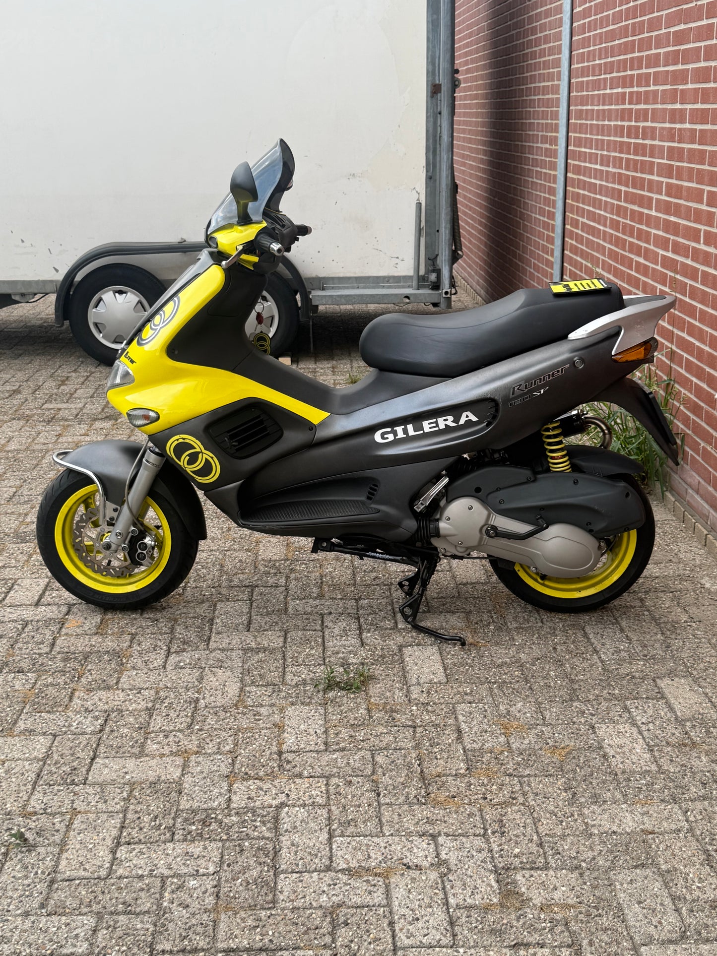 Gilera Runner SP Pro kappenset geel opaco met spoiler