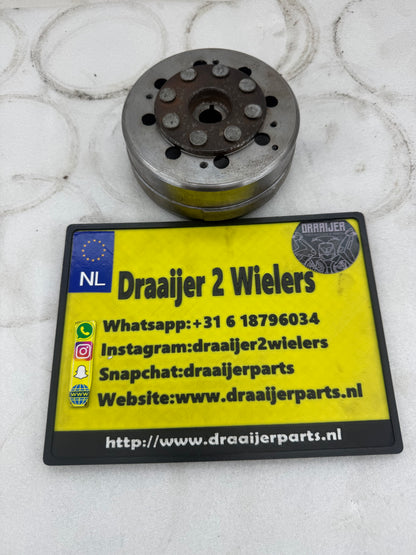 Piaggio LC afgedraaid & gebalanceerd vliegwiel. Met getapt draad voor ac blokken. 125cc 180cc