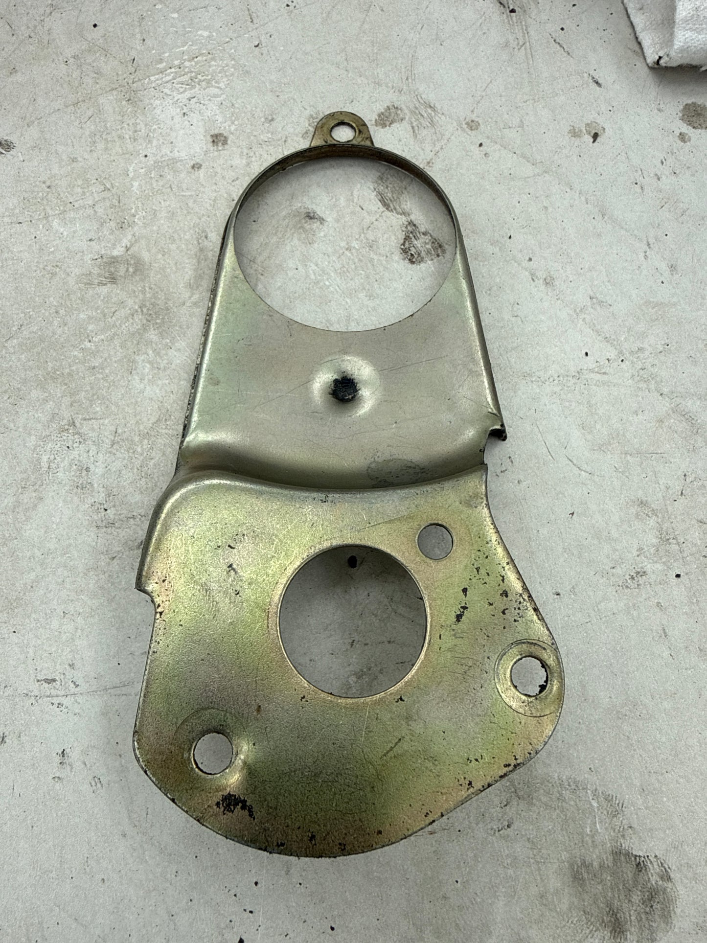 Piaggio oil pump cover plate large hole 125cc 180cc