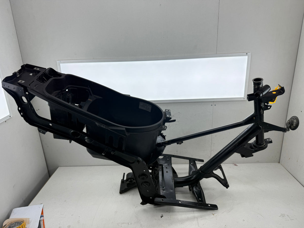 Gilera Runner 180cc M08 DD frame. Fluo rosso buddybak kleurcode