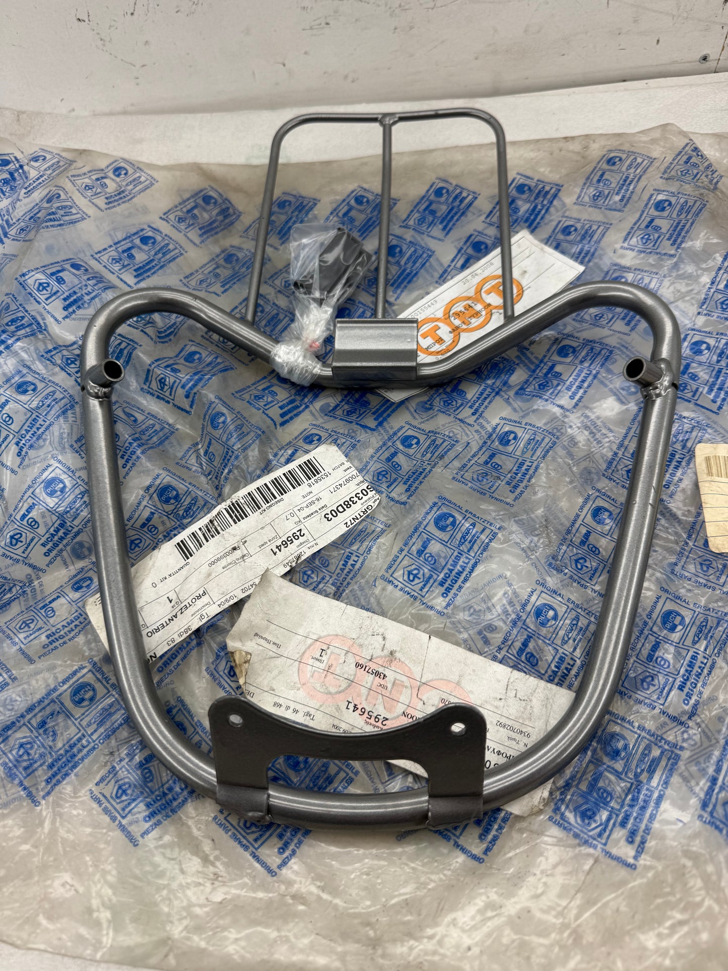 Piaggio TPH voorkapbeugel NIEUW (nos)