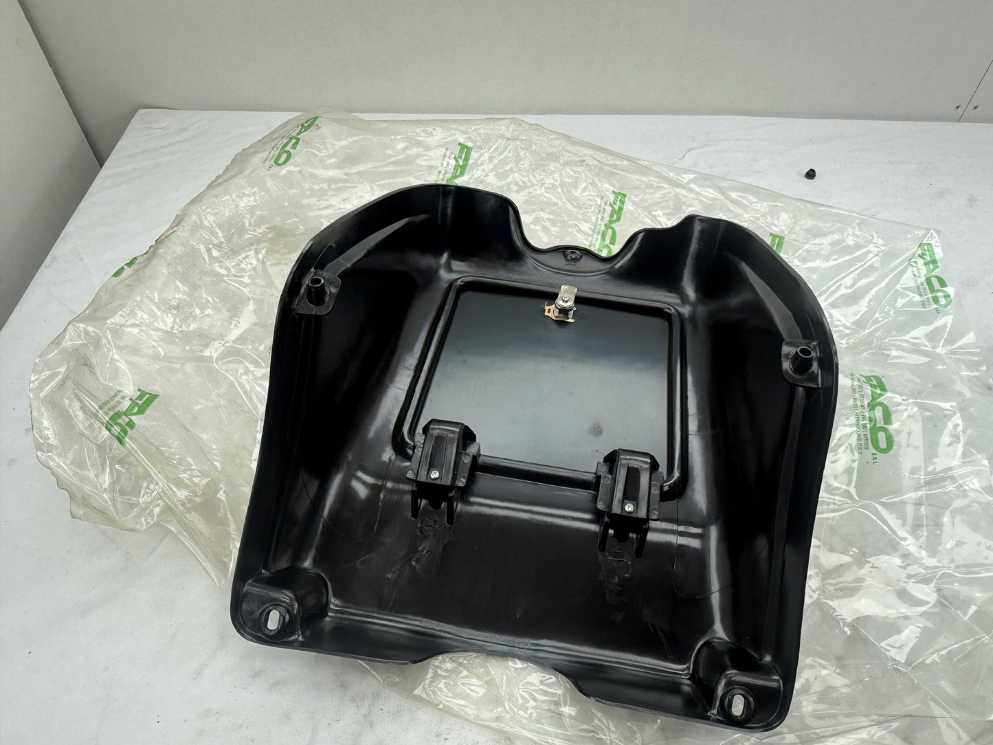 Piaggio Typhoon beenschild NOS