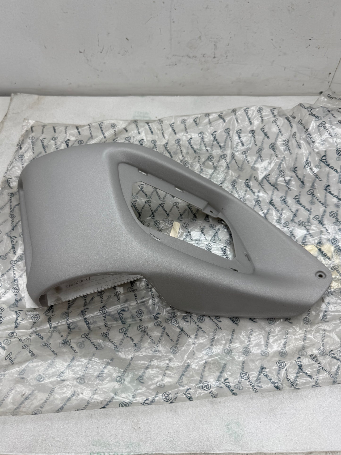 Gilera Runner radiateurkap grijs links NIEUW (nos)