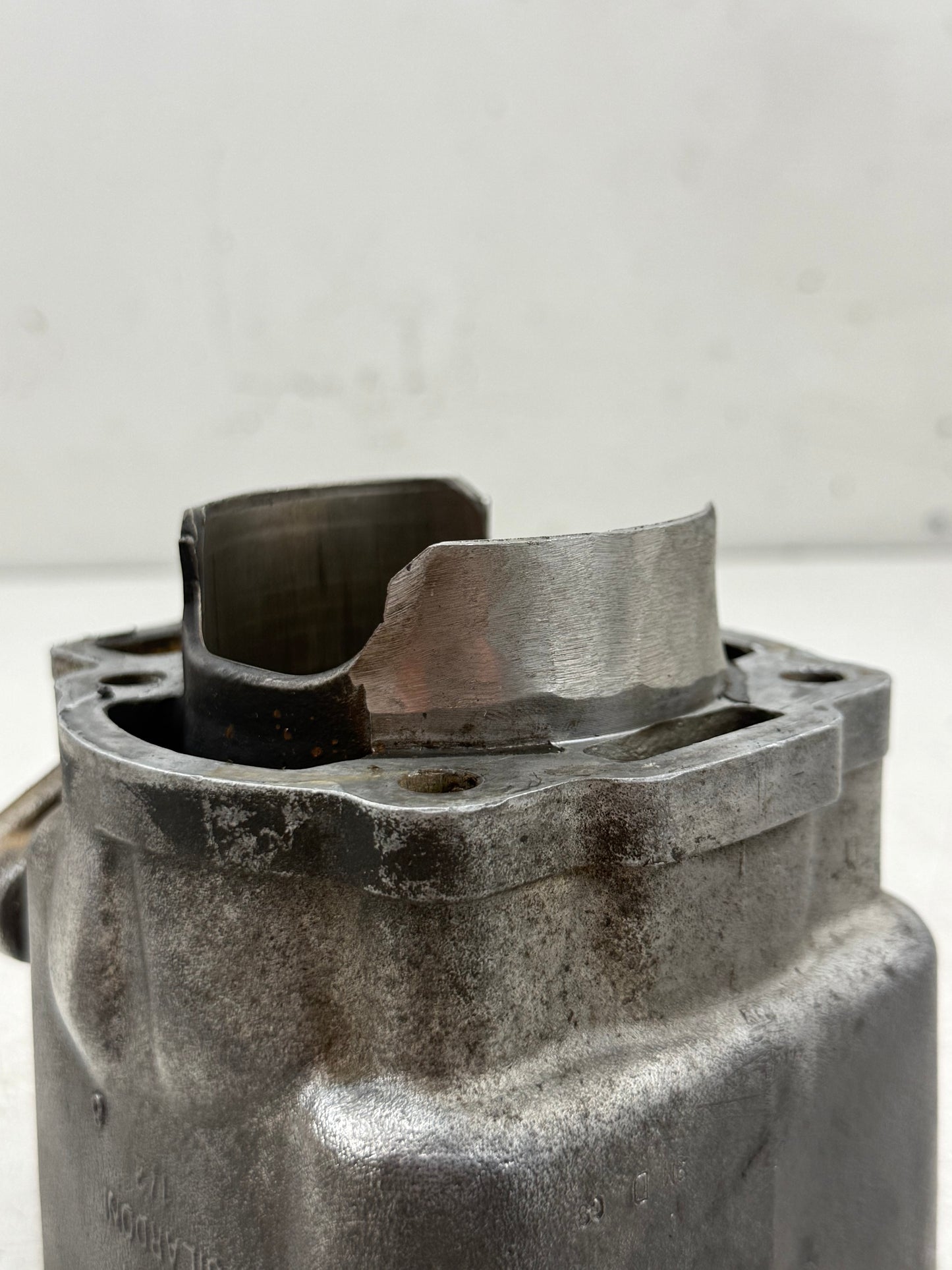 Piaggio LC 180cc cilinder met kop compleet origineel Gilardoni. Afgedraaid voor 125 carters