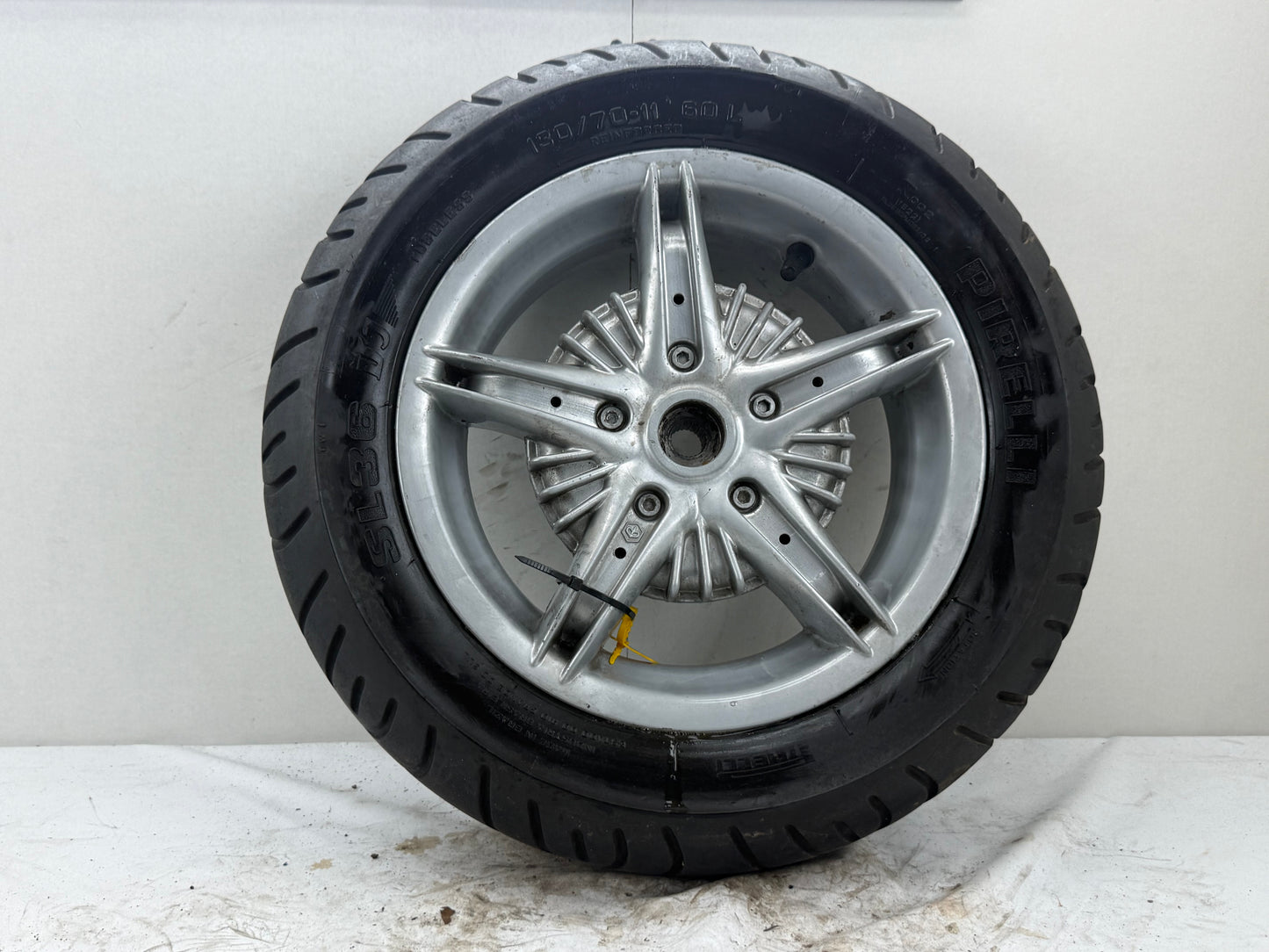 Piaggio Hexagon LX LXT achterwiel grijs 125cc 180cc