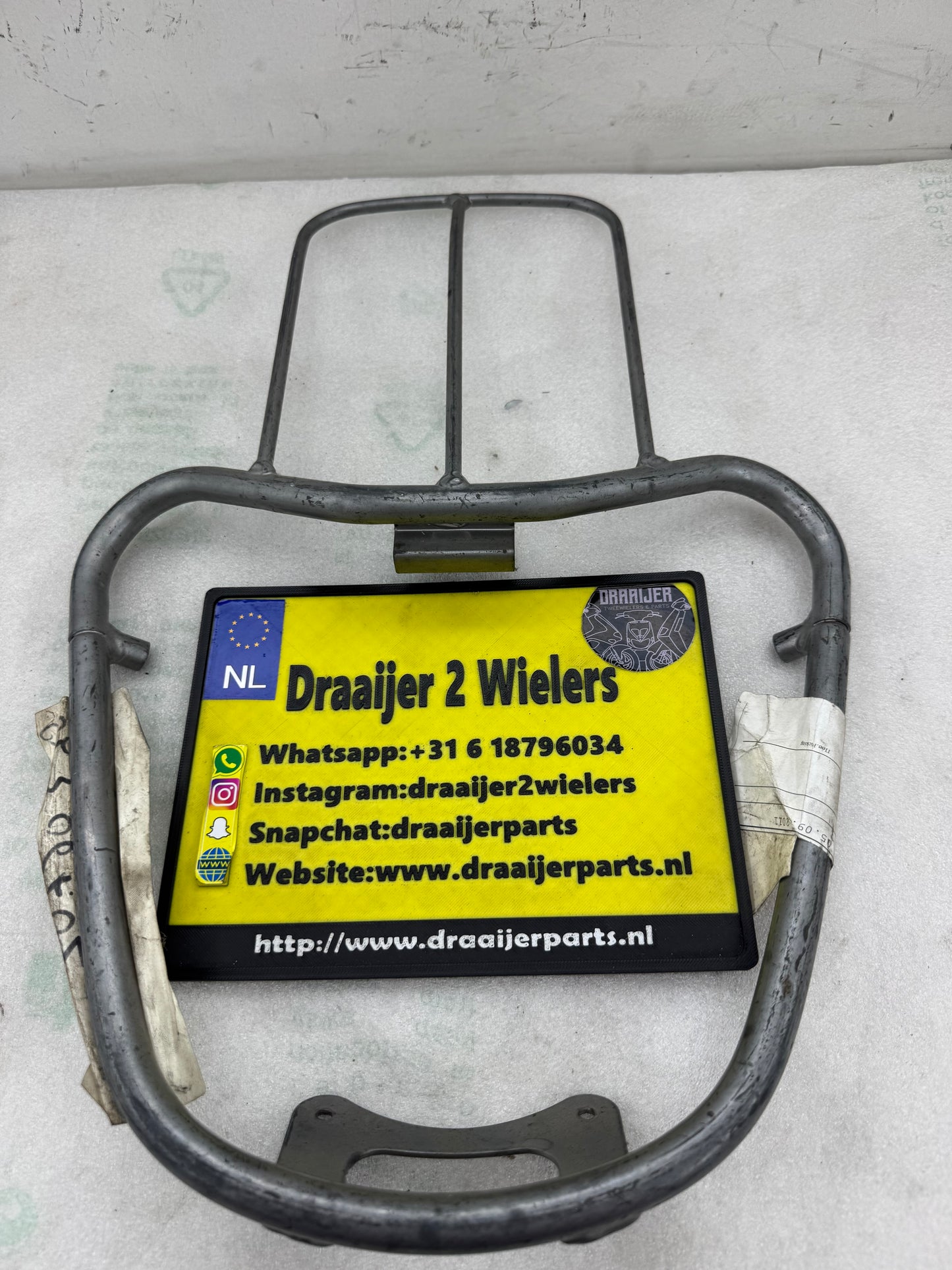 Piaggio TPH voorkap beugel NIEUW (nos) met opslagschade