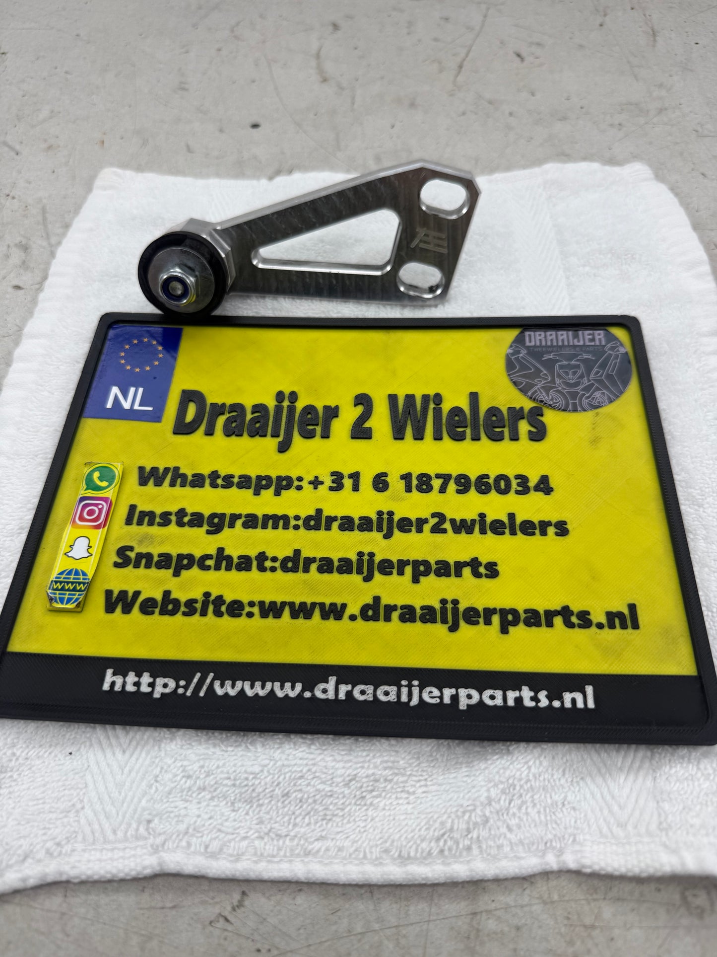 Piaggio HT race uitlaat adapter zilver 125cc 180cc