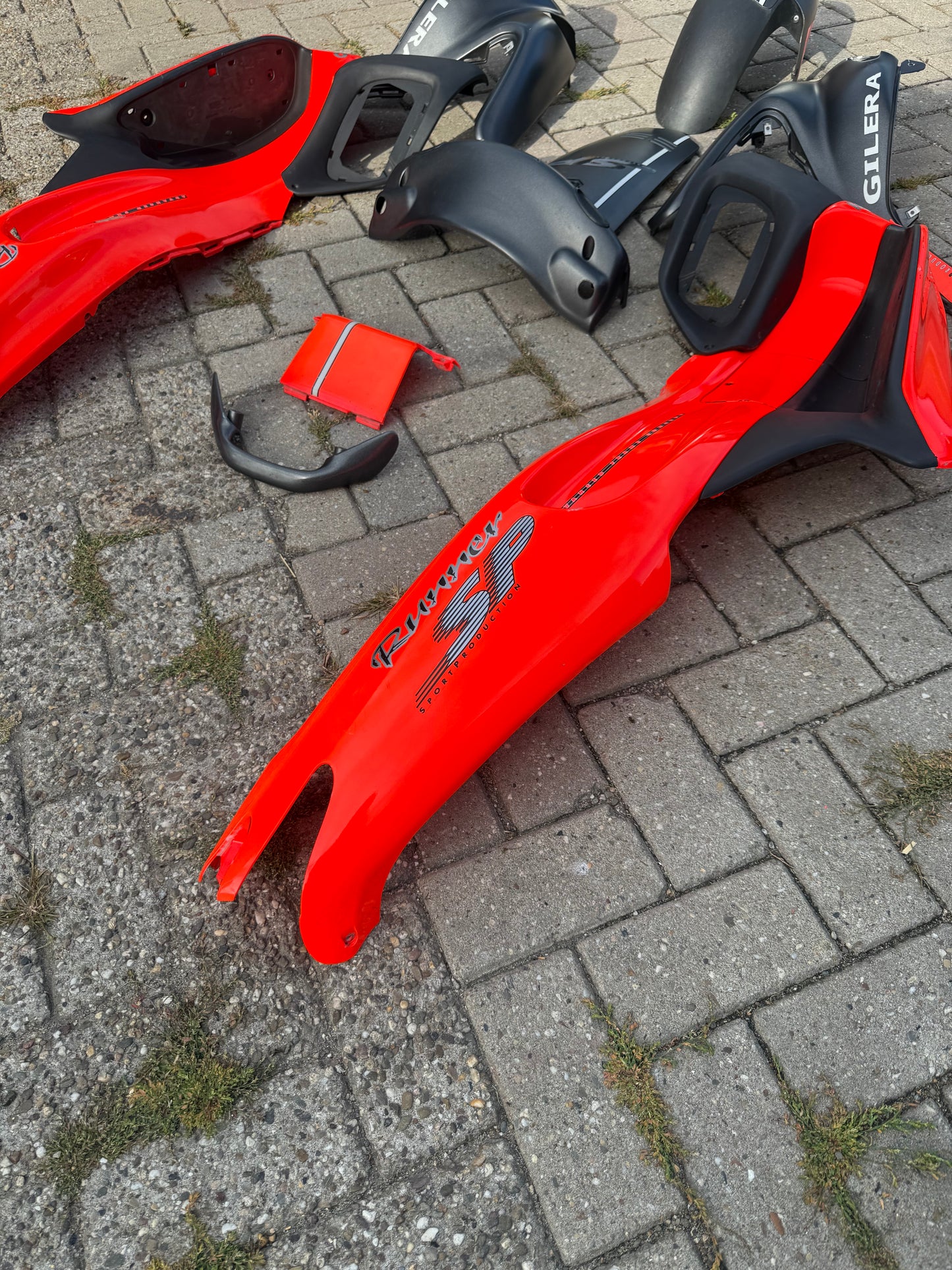 Gilera Runner fluo rosso kappenset 50cc 125cc 180cc