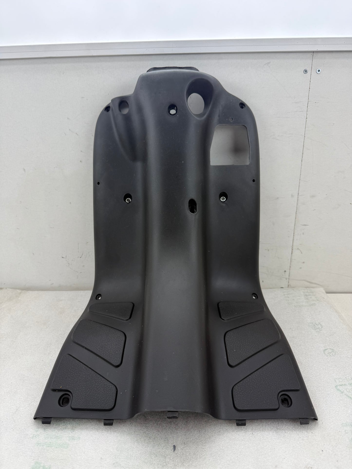 Piaggio TPH 125 beenschild NIEUW (nos)