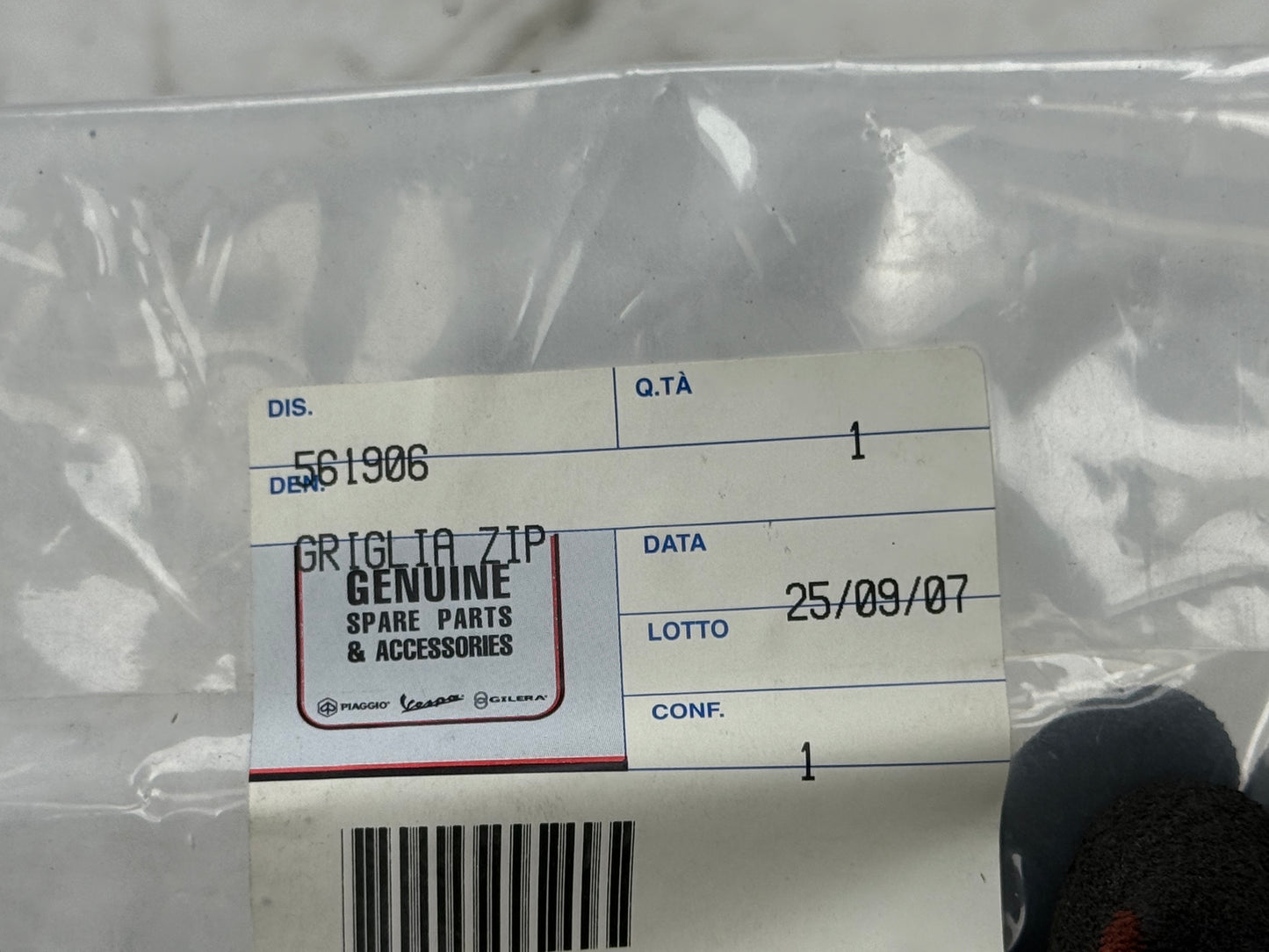 Piaggio Zip SP98 front fairing grille right NOS