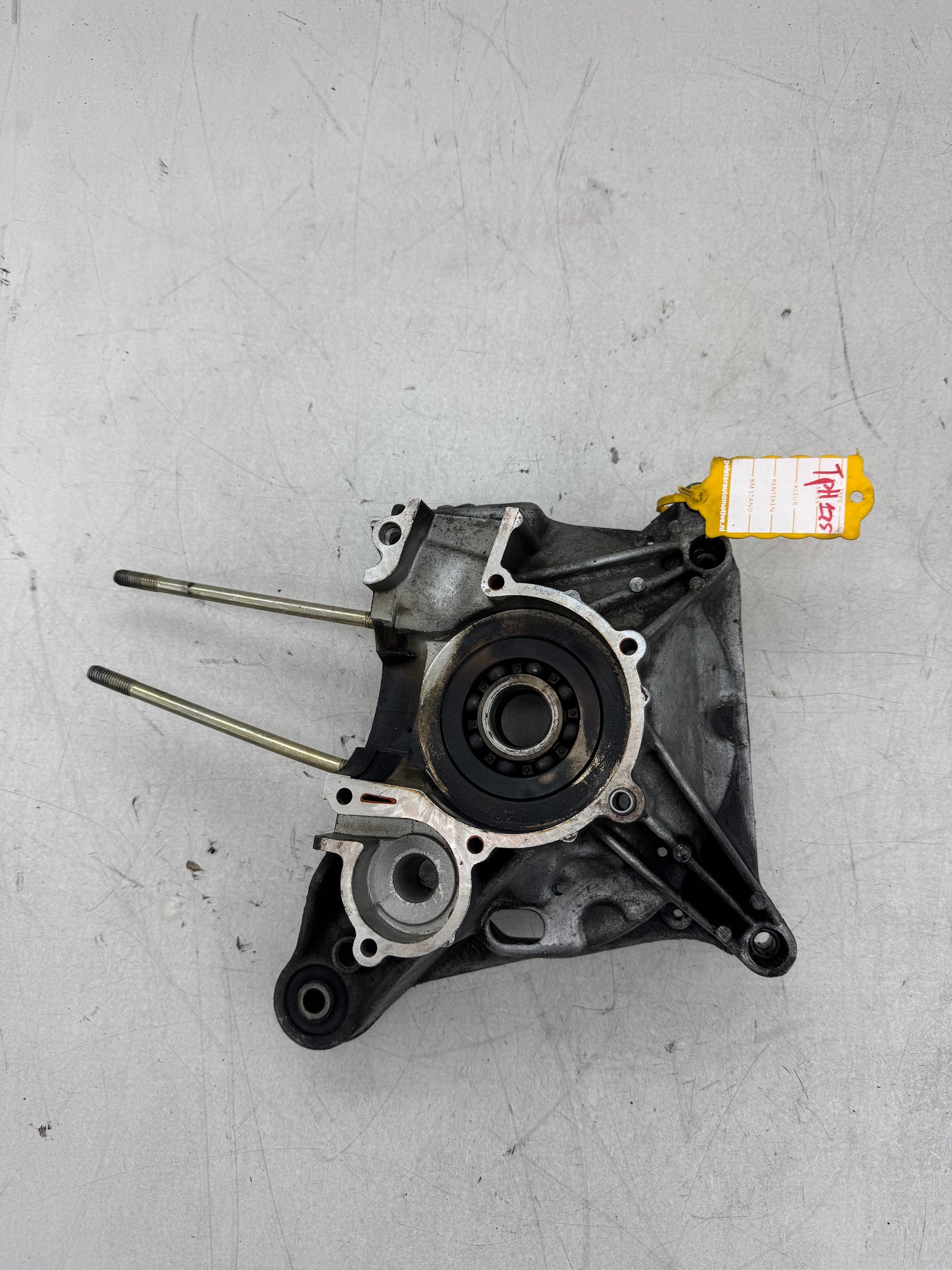 Piaggio carterhelft uitlaat kant ac kleine trommel 125 / 150