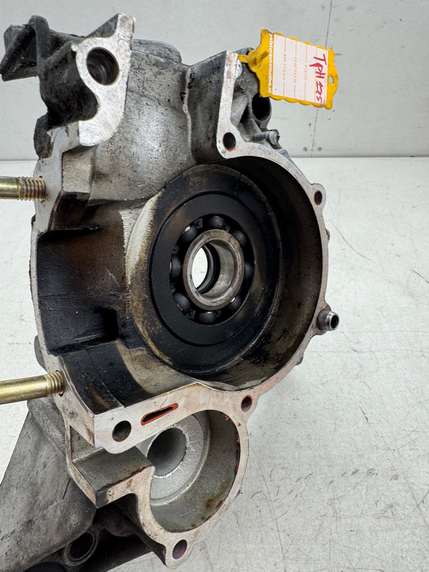 Piaggio carterhelft uitlaat kant ac kleine trommel 125 / 150