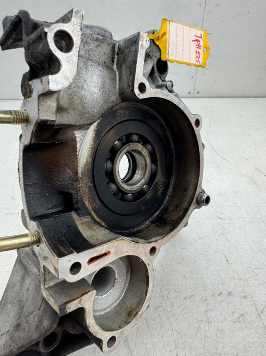 Piaggio carterhelft uitlaat kant ac kleine trommel 125 / 150