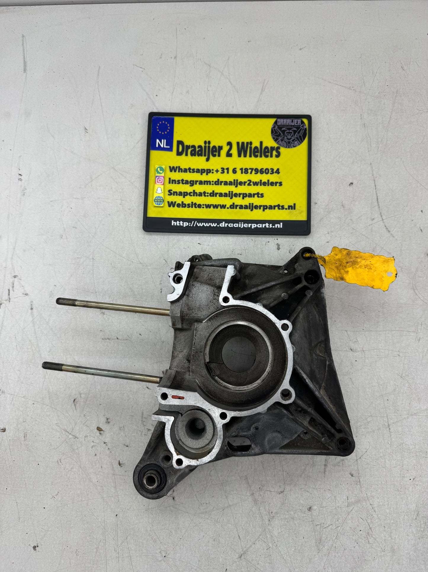 Piaggio carterhelft uitlaat kant ac grote trommel 125cc / 150cc