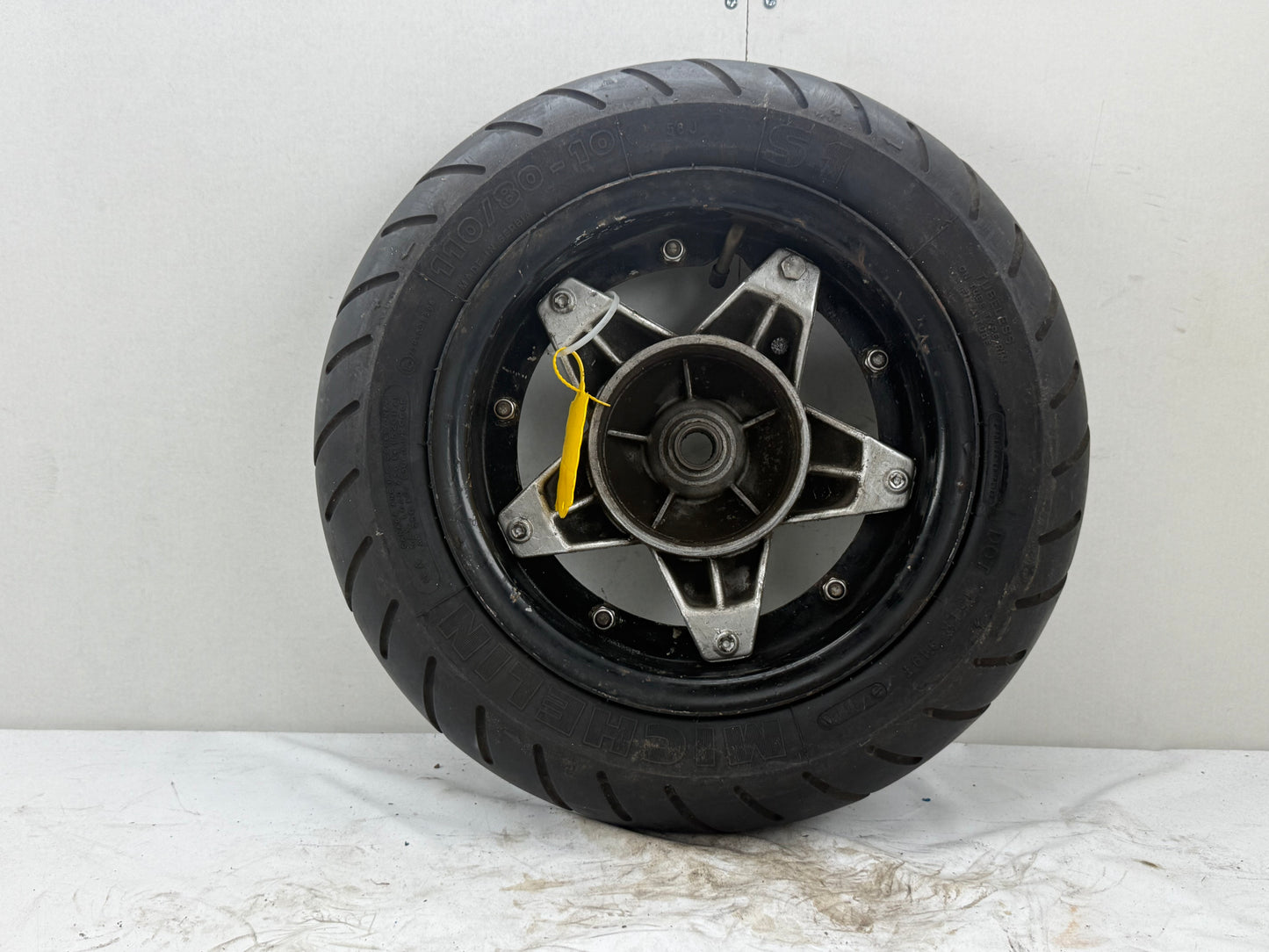 Piaggio Skr achterwiel grijs zwart 125cc 150cc