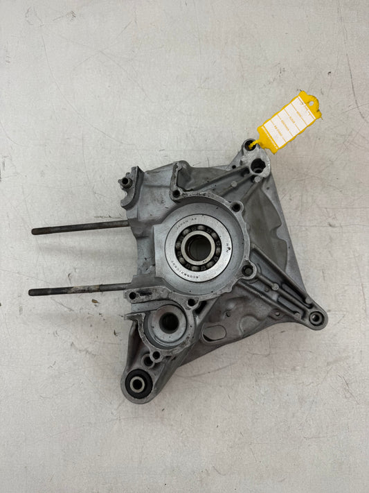 Piaggio carterhelft uitlaat kant lc kleine trommel 125 / 150