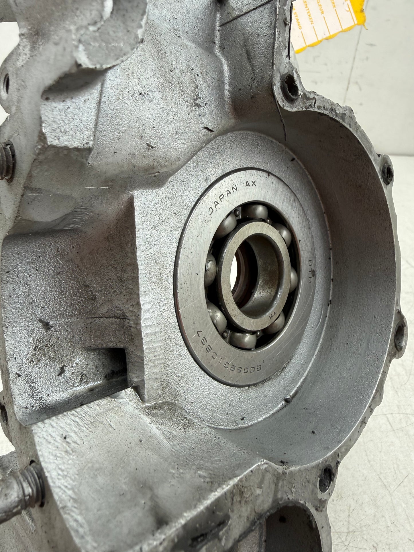 Piaggio carterhelft uitlaat kant lc kleine trommel 125 / 150