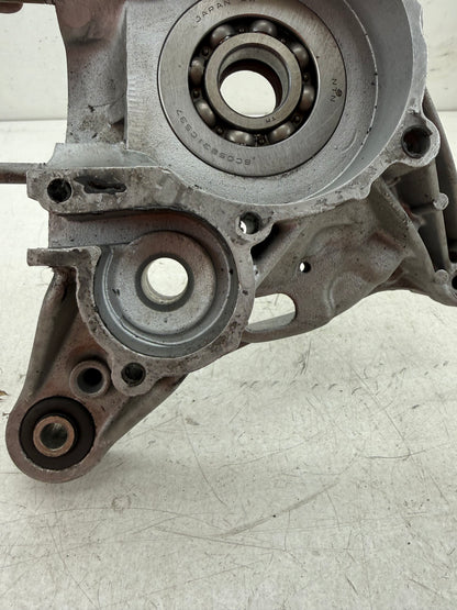 Piaggio carterhelft uitlaat kant lc kleine trommel 125 / 150