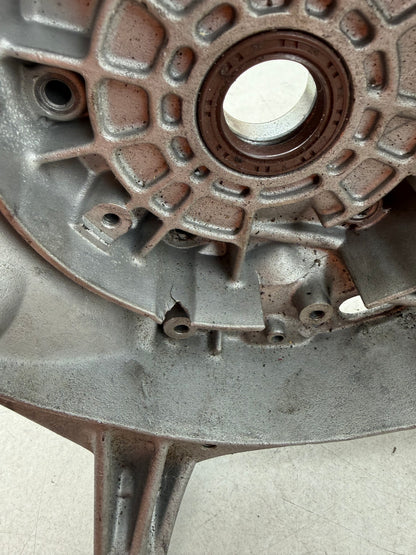 Piaggio carterhelft uitlaat kant lc kleine trommel 125 / 150