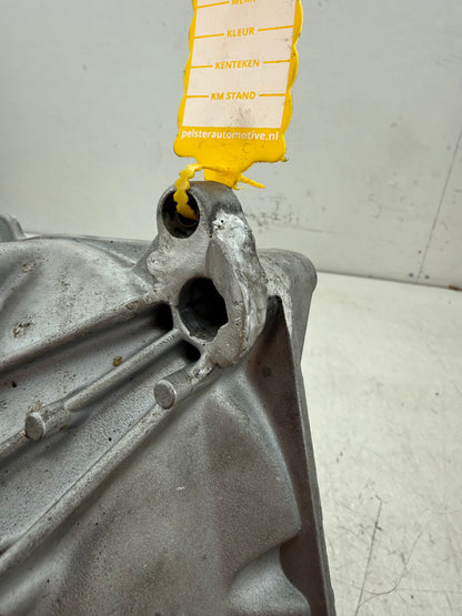 Piaggio carterhelft uitlaat kant lc kleine trommel 125 / 150