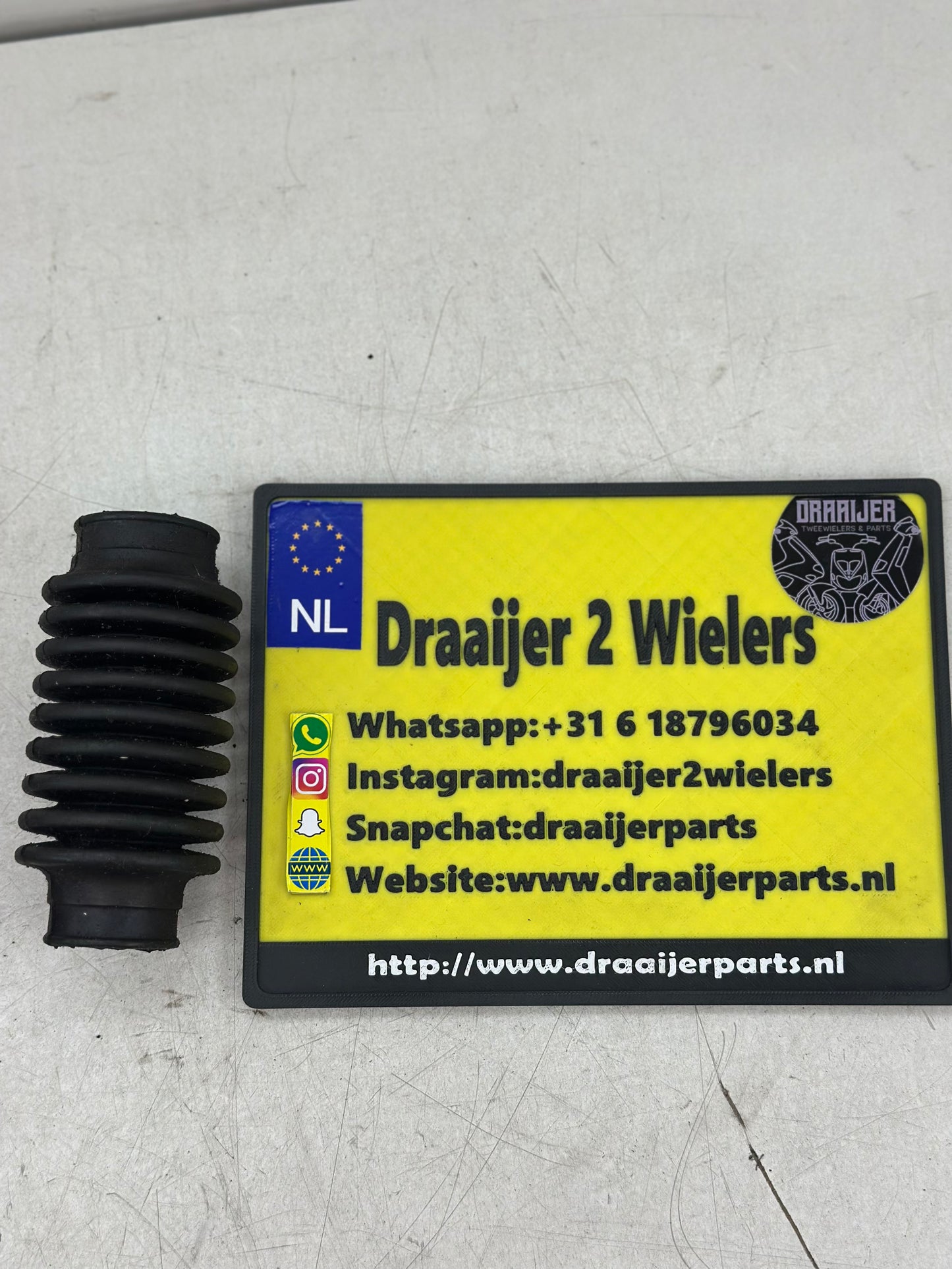 Piaggio skr luchtfilter slang van luchtfilter naar frame