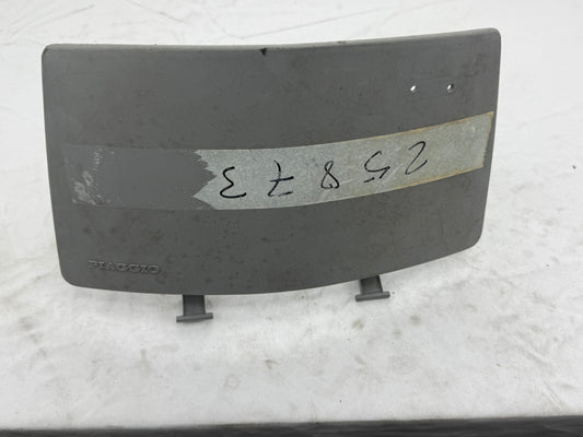 Piaggio SKR / Quartz beenschild klepje grijs NOS