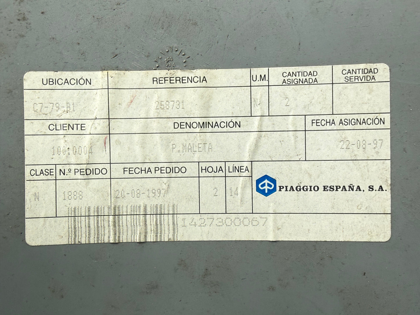 Piaggio SKR / Quartz beenschild klepje grijs NOS