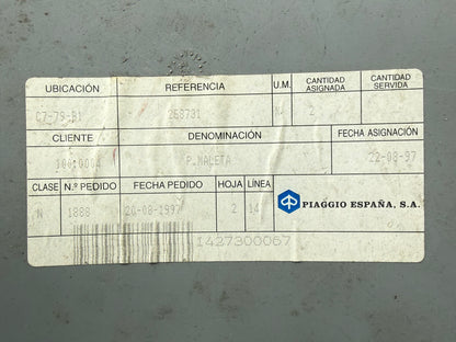 Piaggio SKR / Quartz beenschild klepje grijs NOS