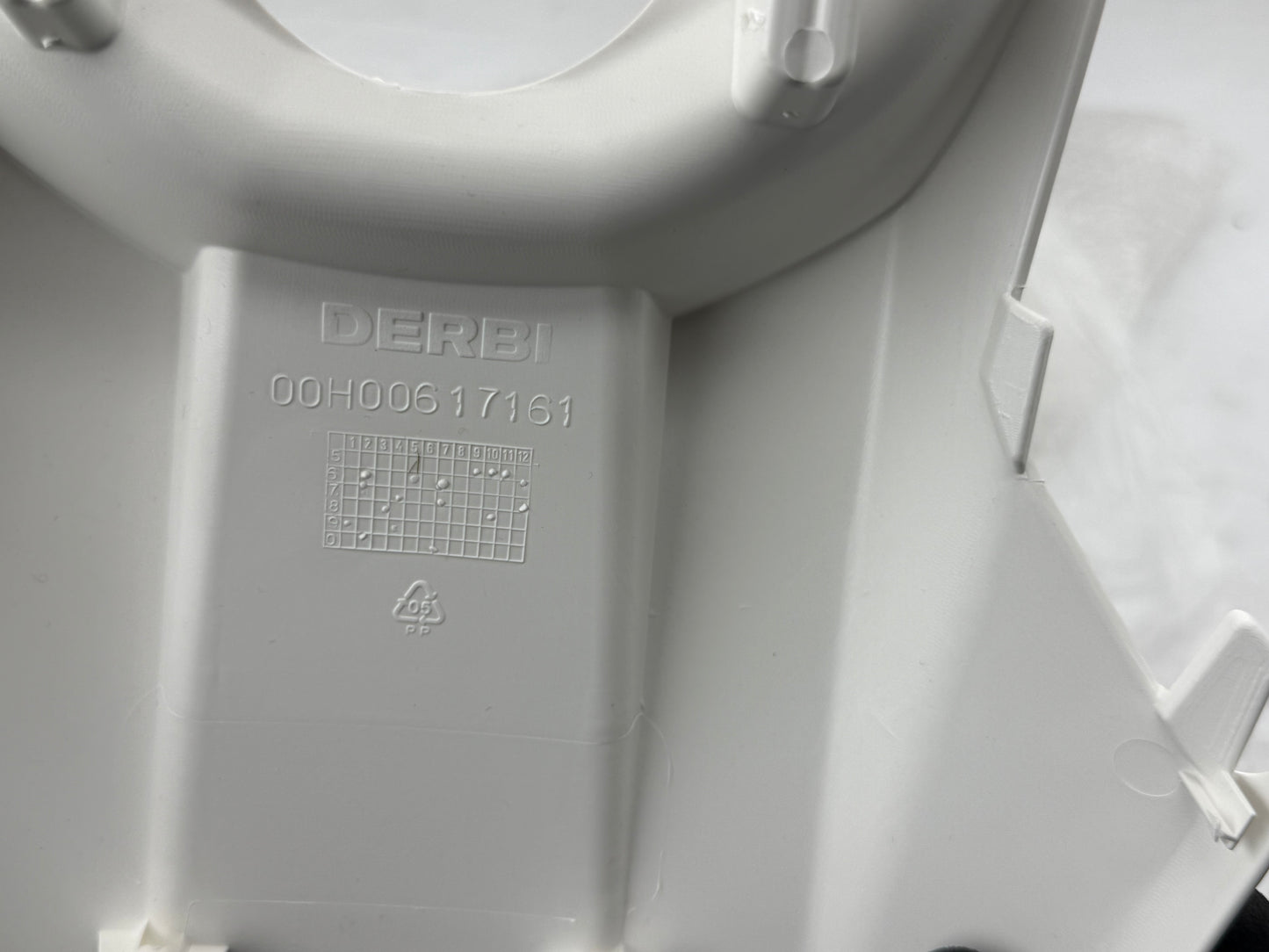 Derbi Senda ongespoten achterkap NOS